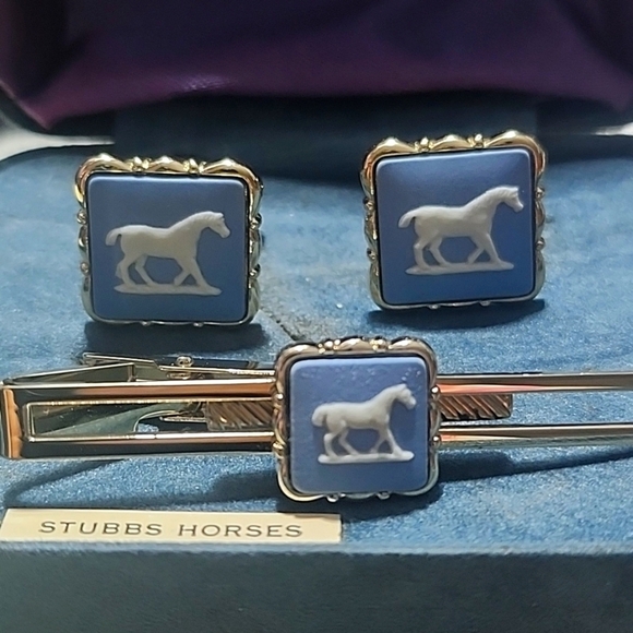 Wedgwood Blue and Silver Men's Accessory Set - Picture 2 of 6